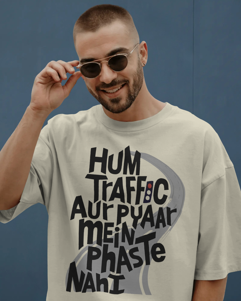Hum Traffic Aur Pyaar Mein Phaste Nahi Men Oversized  T-Shirt